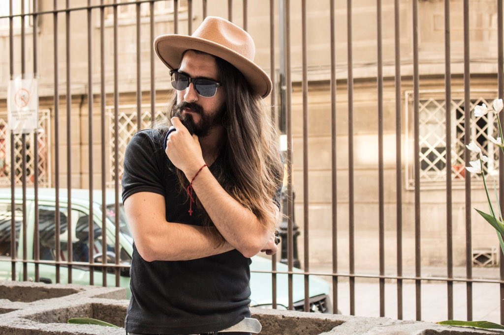 byHelmholtz's tweet photo. So what's up #fashion #FashioninMotion #beard #beardcare #Beardoholic #milan #Milano #Miami #NewYork #California #Chile #Moda #ModaMoment https://t.co/AP6LMNsuW3