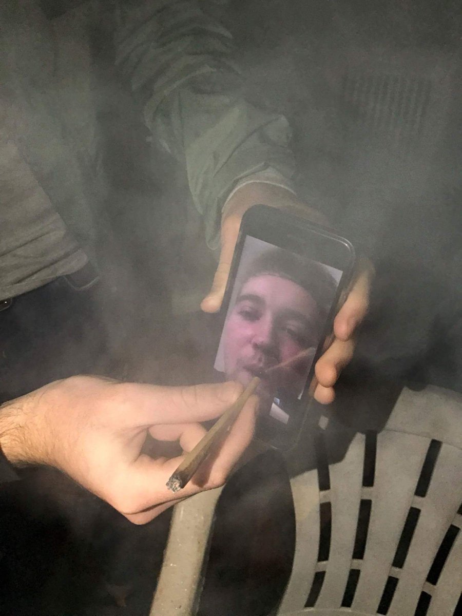 Nayfpls's tweet photo. When your boys at uni and hasn't found a plug yet https://t.co/EnvjAXtplT