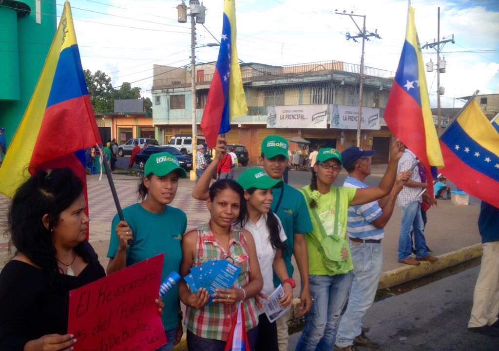 EcoMonagasVzla's tweet photo. #MOVEV #Libertador #Monagas Presente en el #ViernesTricolorConBrio #DileNoALaDictadura #VamosxEl20 @radar_sur https://t.co/5KUNdMmE8N