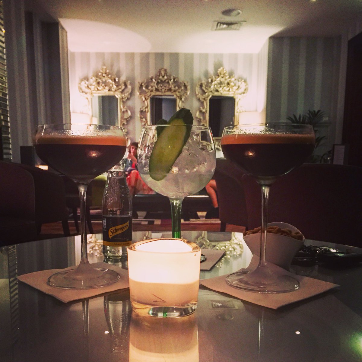 RossForde's tweet photo. Great start to my Friday night #DylanMoments @DylanHotel 🍸@EmilyHughese @JohnKConnellan 😜 https://t.co/TaYMrje6S5