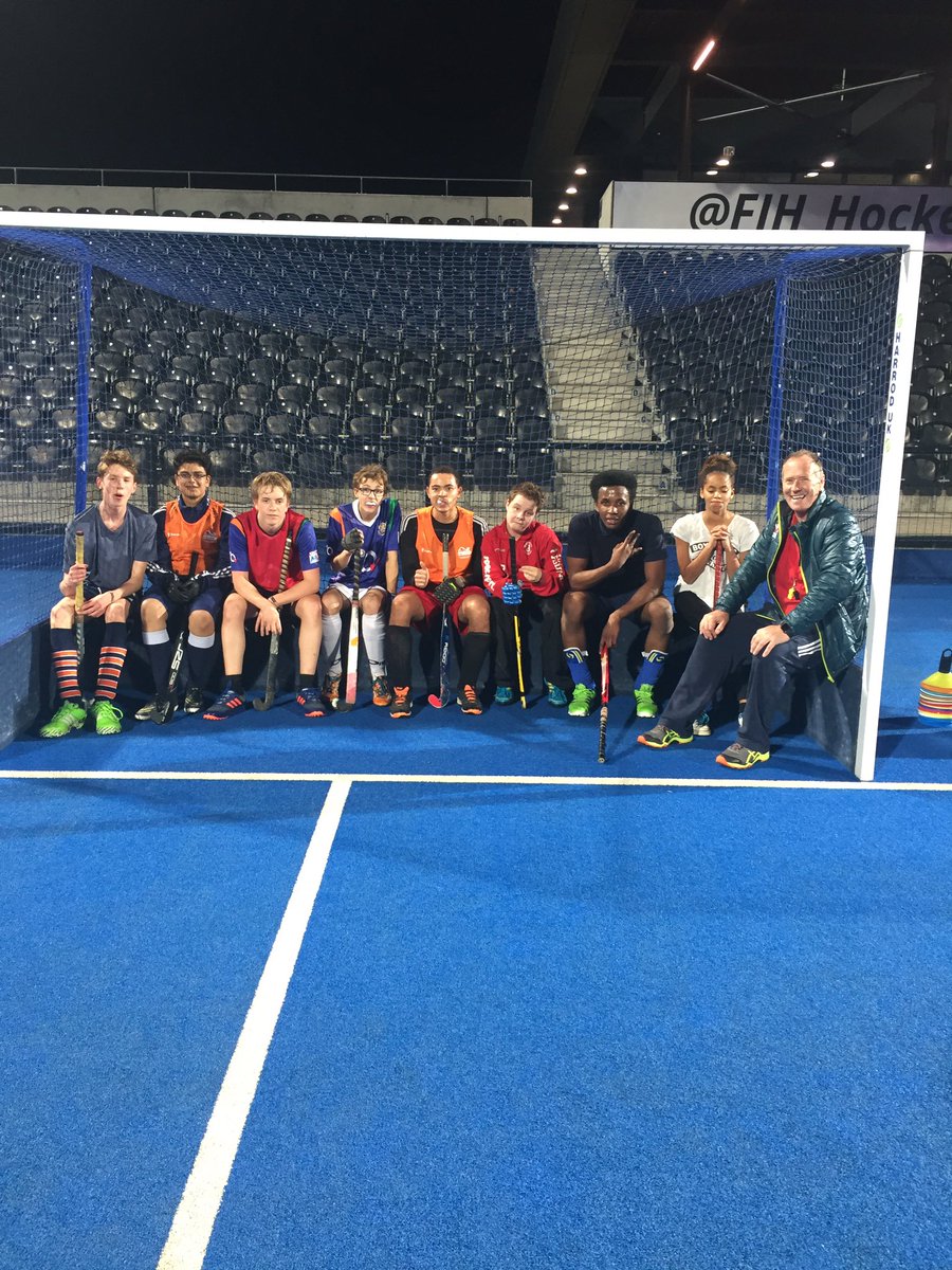 Fun with the <a href="/FREFlyers/">FRE Flyers HC</a> and <a href="/themoustsche/">Roger</a> <a href="/LeeValleyHTC/">Lee Valley Hockey and Tennis Centre</a> tonight big welcome to our new Flyer, Ruby, #ducktowater
