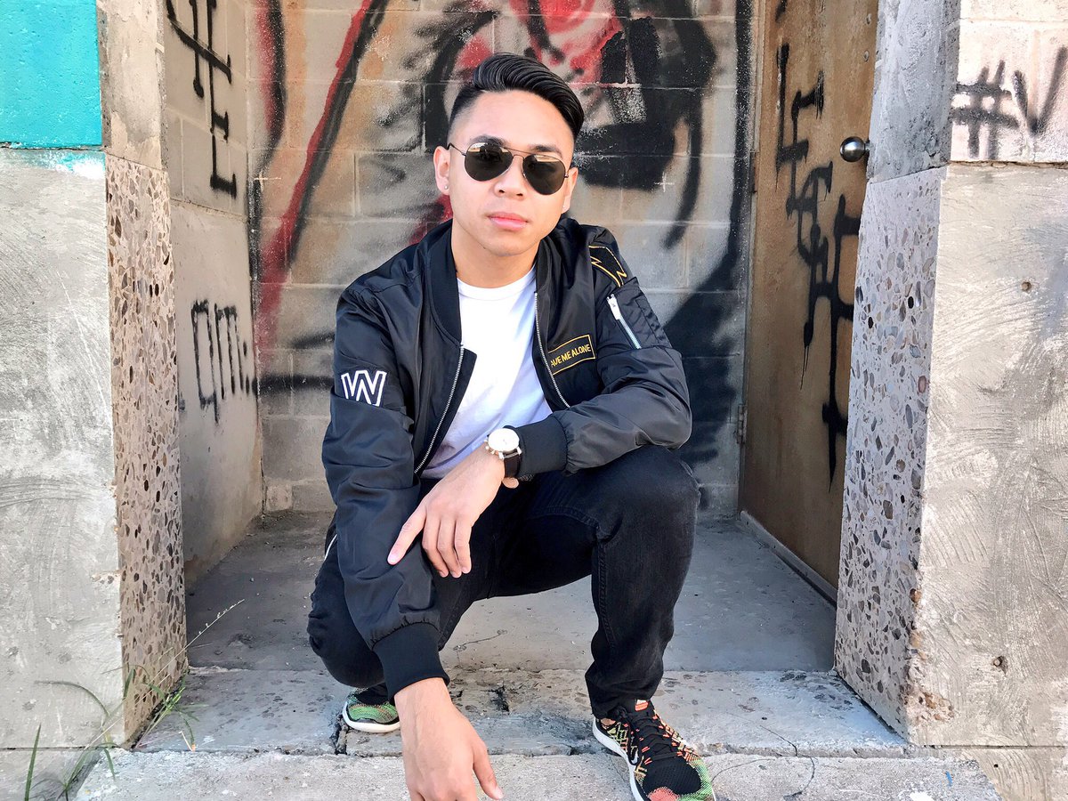 wachelpaja's tweet photo. Got some nice shots of Tyler today, make sure to tell him happy birthday! 💕 #hesavailable #DMsopen #boysonly https://t.co/z1qlpxNlVz