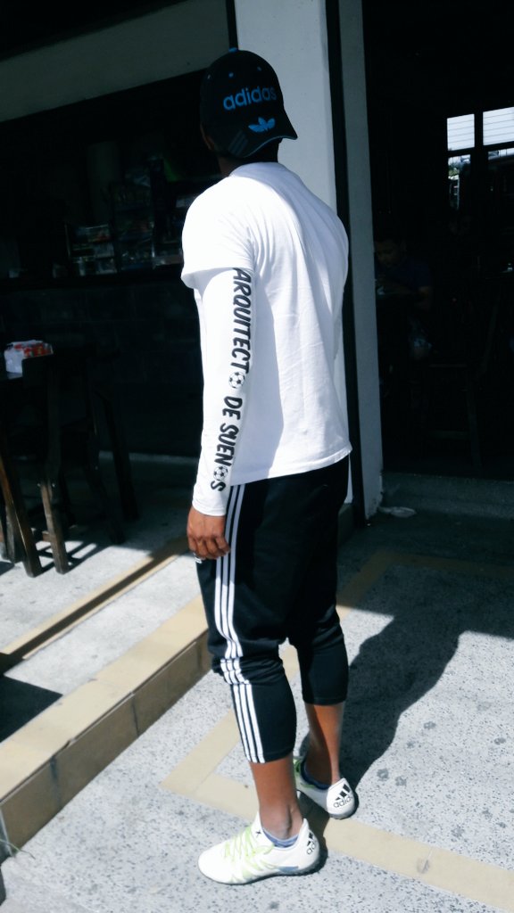 yoarizal's tweet photo. No precisamente venimos al mundo a cumplir una mision, pero yo he optado por tener una #ArquitectoDeSueños⚽#TalentosFc #LaFabricaDeLosSueños https://t.co/Rz00wBrmis