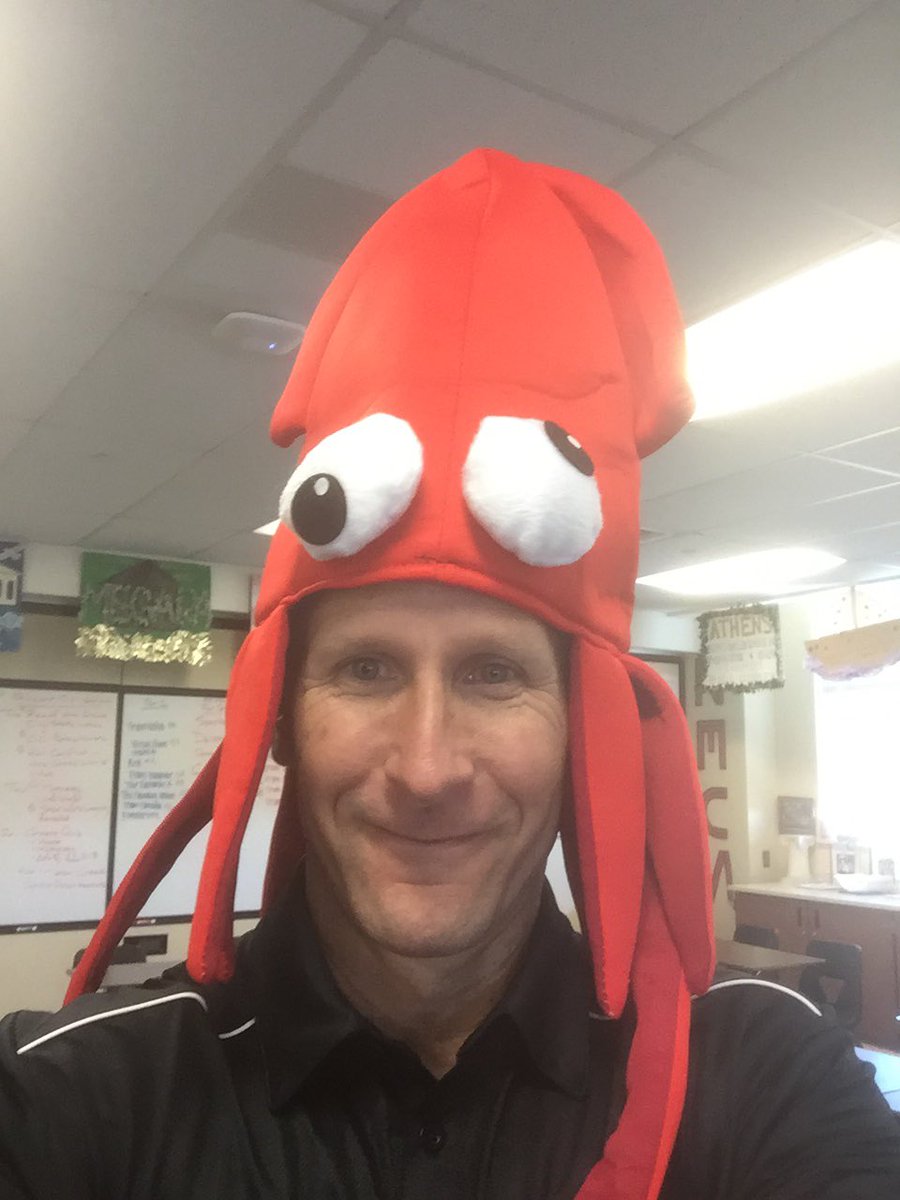 MatHenbest's tweet photo. I want to thank The city-state of Delphi for my new squid hat. You Rock! #ZeusRules https://t.co/sfklamXXzO