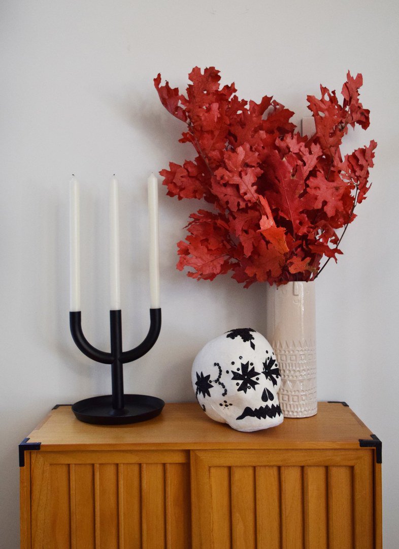 Halloween decor doesn't always have to scream BOO, look at these creatively creepy ideas! architecturaldigest.com/gallery/orland…