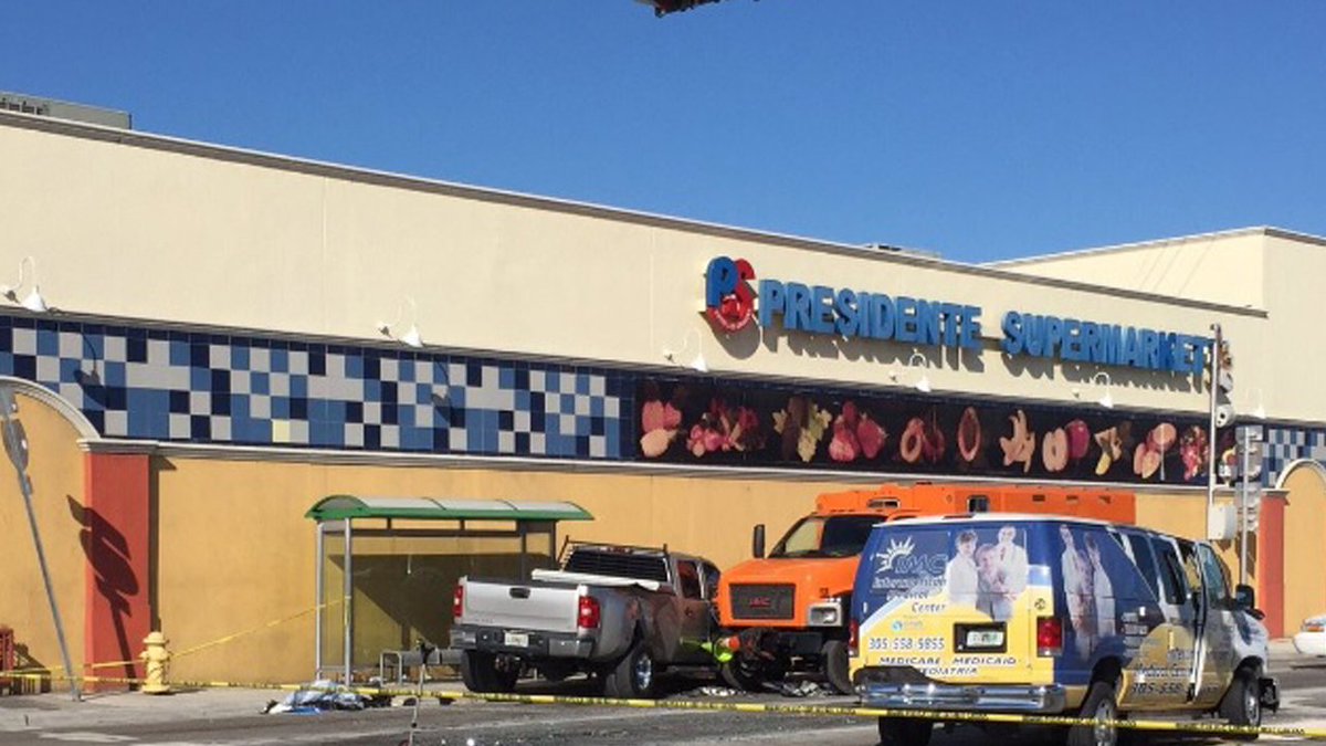 #BREAKING 3 people injured after truck slams into Miami bus bench bit.ly/2eBL1bm?utm_me… https://t.co/qIwI33jqQ2