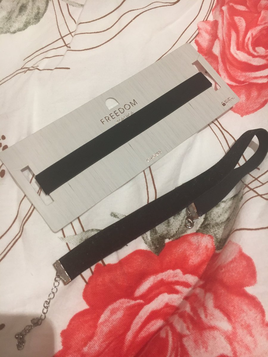 ArielleTch's tweet image. When you find your old one just when you buy a new one 🙃🙃 #alwaystheway #girlproblems