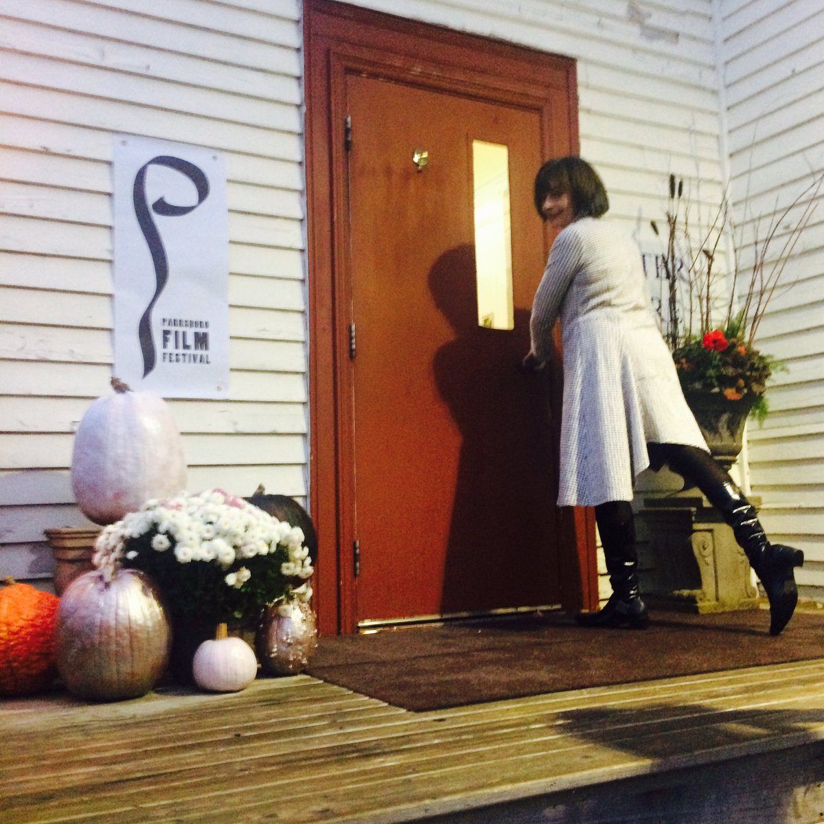 ParrsFilmFest's tweet photo. Happy #PFF2016 festival goer for opening night Gala TONITE! https://t.co/AiXmxRewts