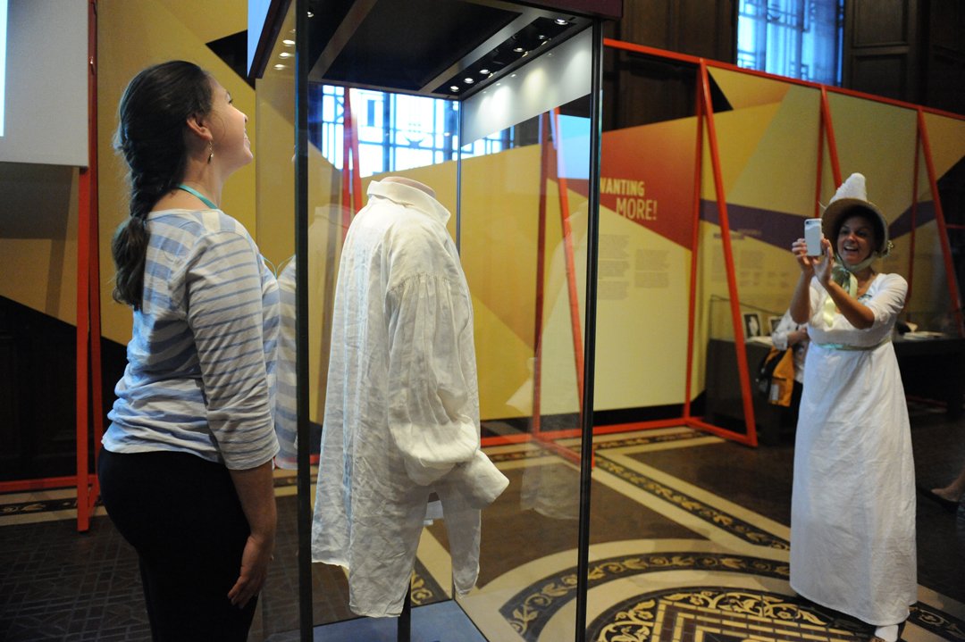 FolgerLibrary's tweet photo. Thanks for visiting the Folger, JASNA! Read about JASNA's trip to DC: https://t.co/t3TvmU8Alc via @washingtonpost #Emmaat200 #WillandJane https://t.co/39UXeW9NgH