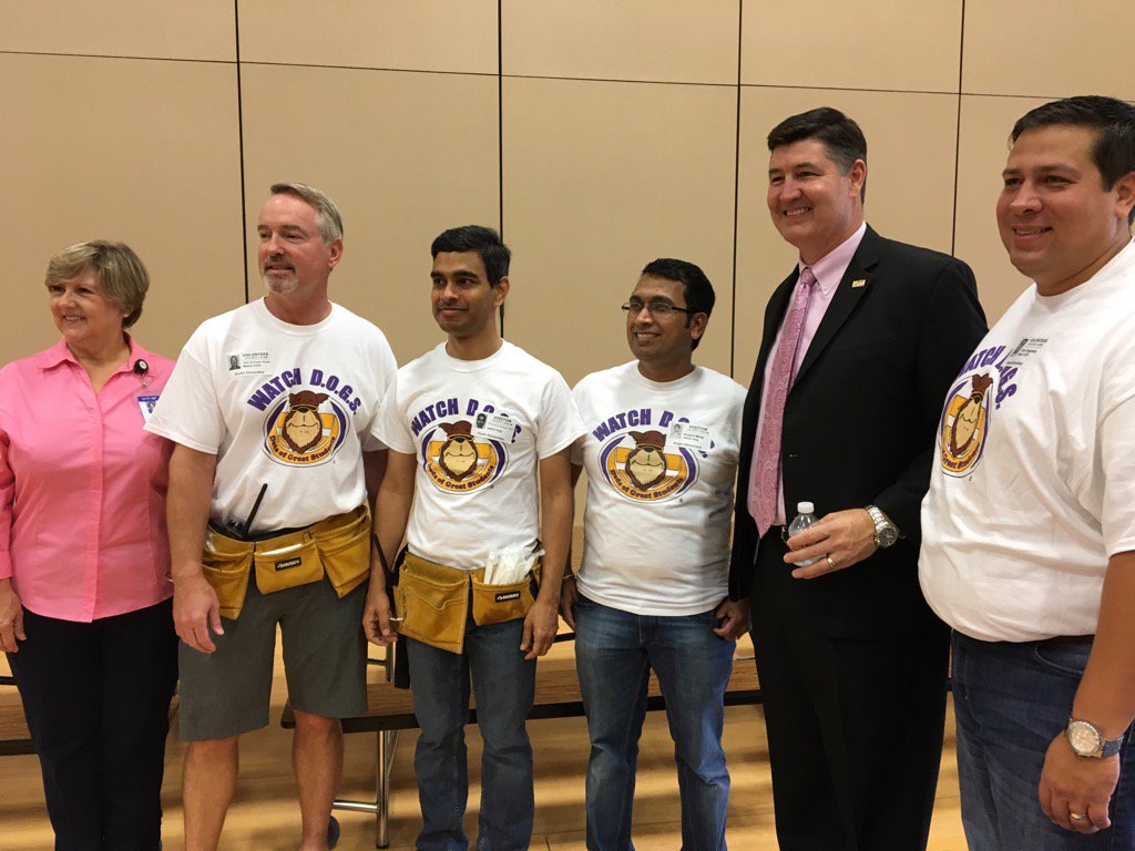 Dr. Hindt visits our Shafer Watchdogs during our Pink Out day!
#fpseknights #yousparkle