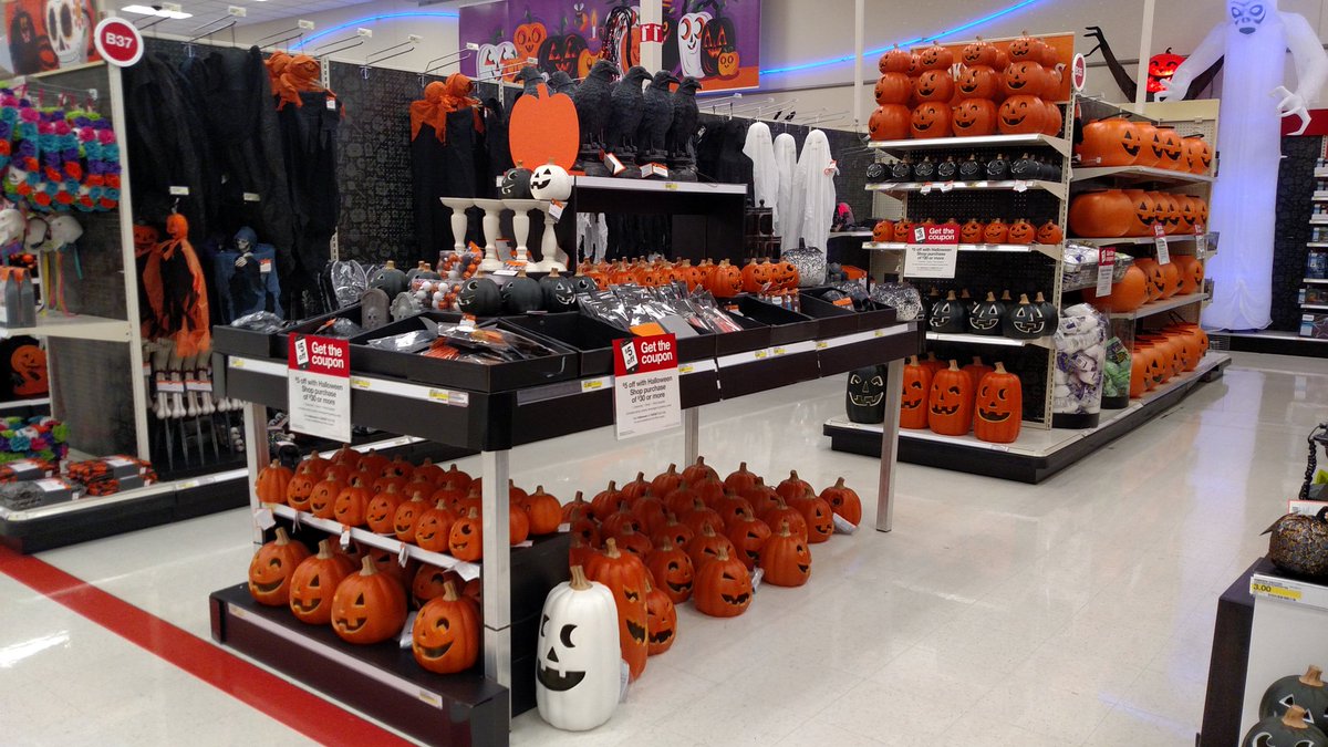kereneem's tweet photo. Creating a spooky delight for our guests at T1397! #scrappyanddelightful #target #vmtl https://t.co/i27MpOfimQ