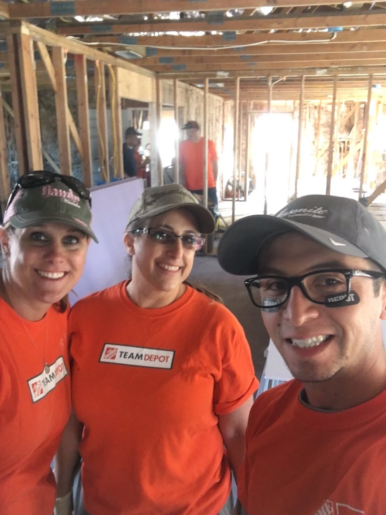 bryanpuentes00's tweet photo. Team depot project for our veterans! #servicesselfie #teamdepot https://t.co/Wx0ZdSfxbj