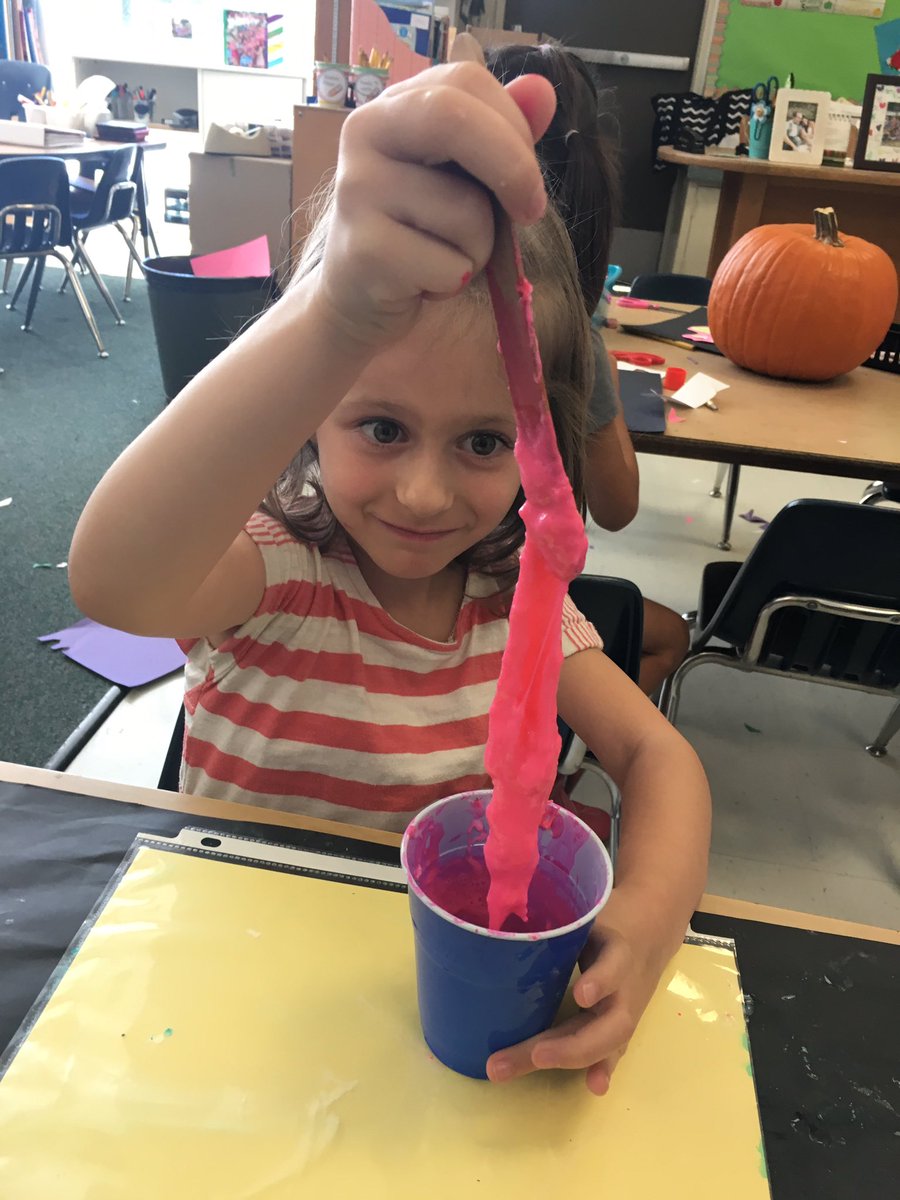 k1pandas's tweet image. Monster slime!! Our kindergarten chemist discussed liquids, solids and solutions in our science experiment today. #FSDscience