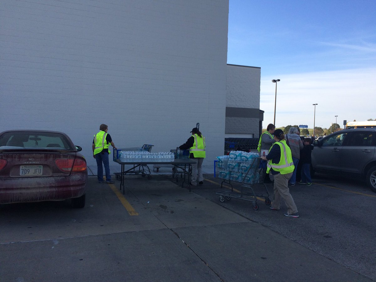 saffield's tweet photo. Huge shout out 2 our Walmart 4 providing us w/ a place to bring our students. It was greatly appreciated! #atchisonstrong #400kidsatwalmart https://t.co/lPjqXLBZAY