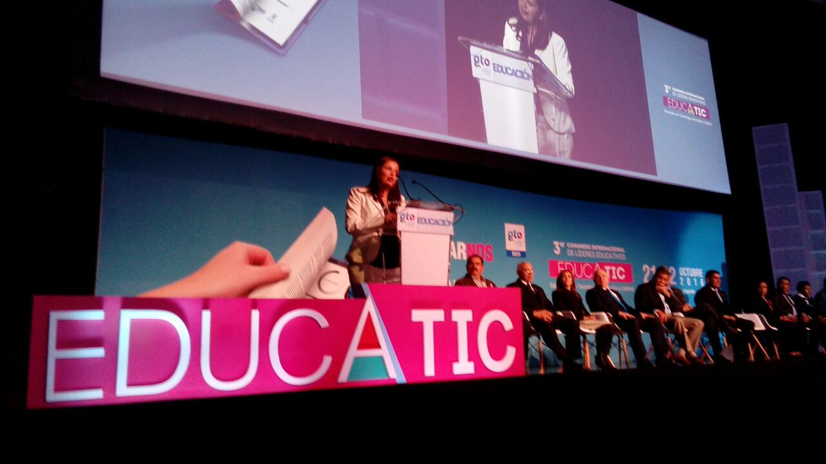 educaciongente's tweet photo. De #GtoEducado participan 8 mil docentes y mil padres de familia en #Educatic2016 https://t.co/3FA0qJfCL8