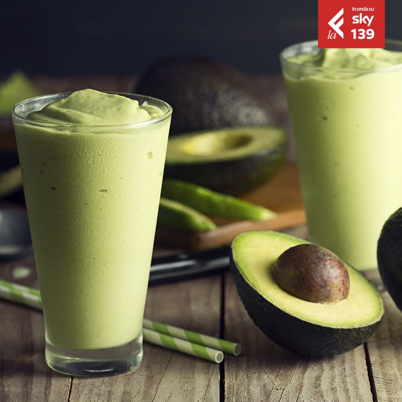 laeffetv's tweet photo. Si chiama #SinhToBo ed è un cremoso frappè all’avocado, che in Vietnam viene spesso servito come dessert. E' ricco di potassio. https://t.co/KUTnJCdkjR