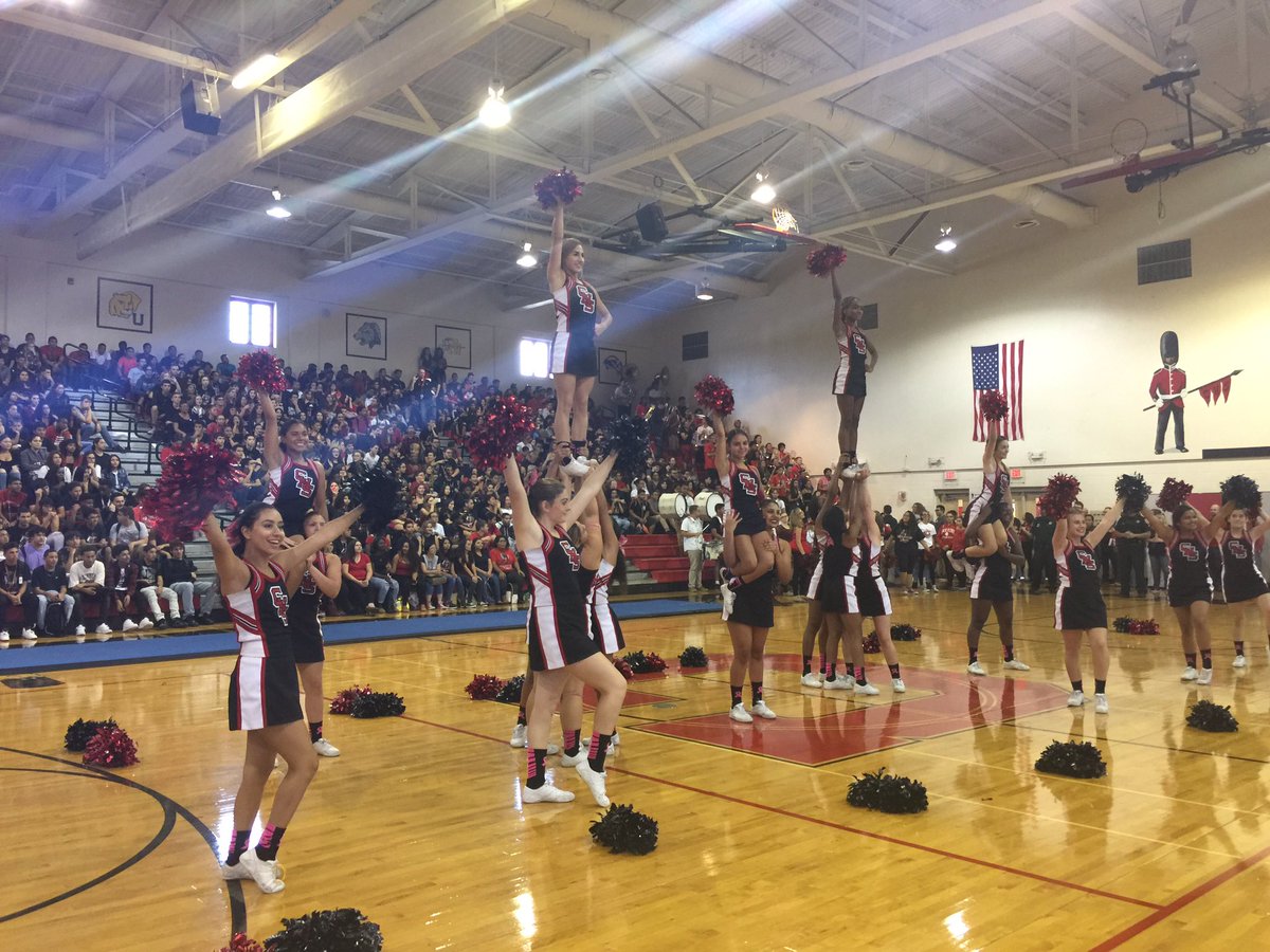 CHS_OCPS's tweet photo. #homecomingweek #peprally #grenadiercountry @sgachs_ @colonialcheer https://t.co/Ug06f0EHEl