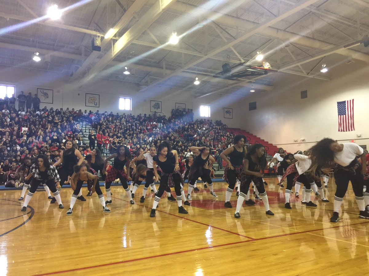 CHS_OCPS's tweet photo. #homecomingweek #peprally #grenadiercountry @sgachs_ @colonialcheer https://t.co/Ug06f0EHEl