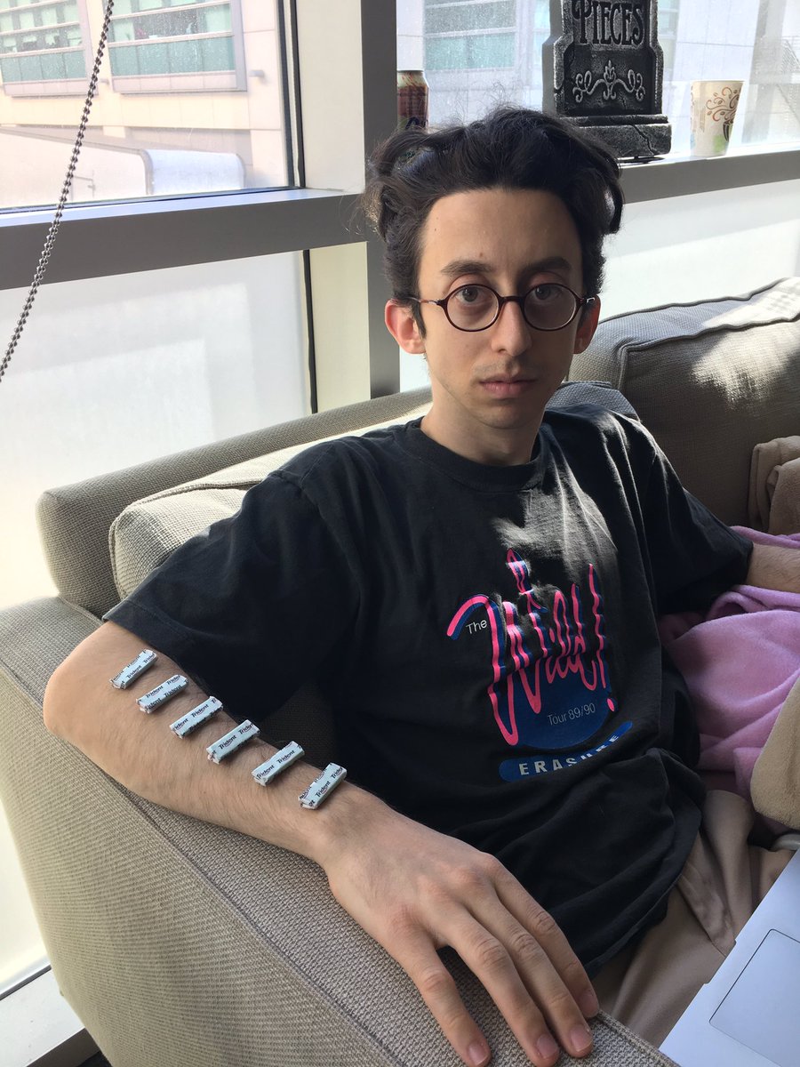 WritersInPieces's tweet photo. 6: The number of days until #LifeInPieces Season 2!!! Also, the number of Trident pieces on @maxsaltarelli's arm. #Season2Countdown https://t.co/4OqAjmD1vF