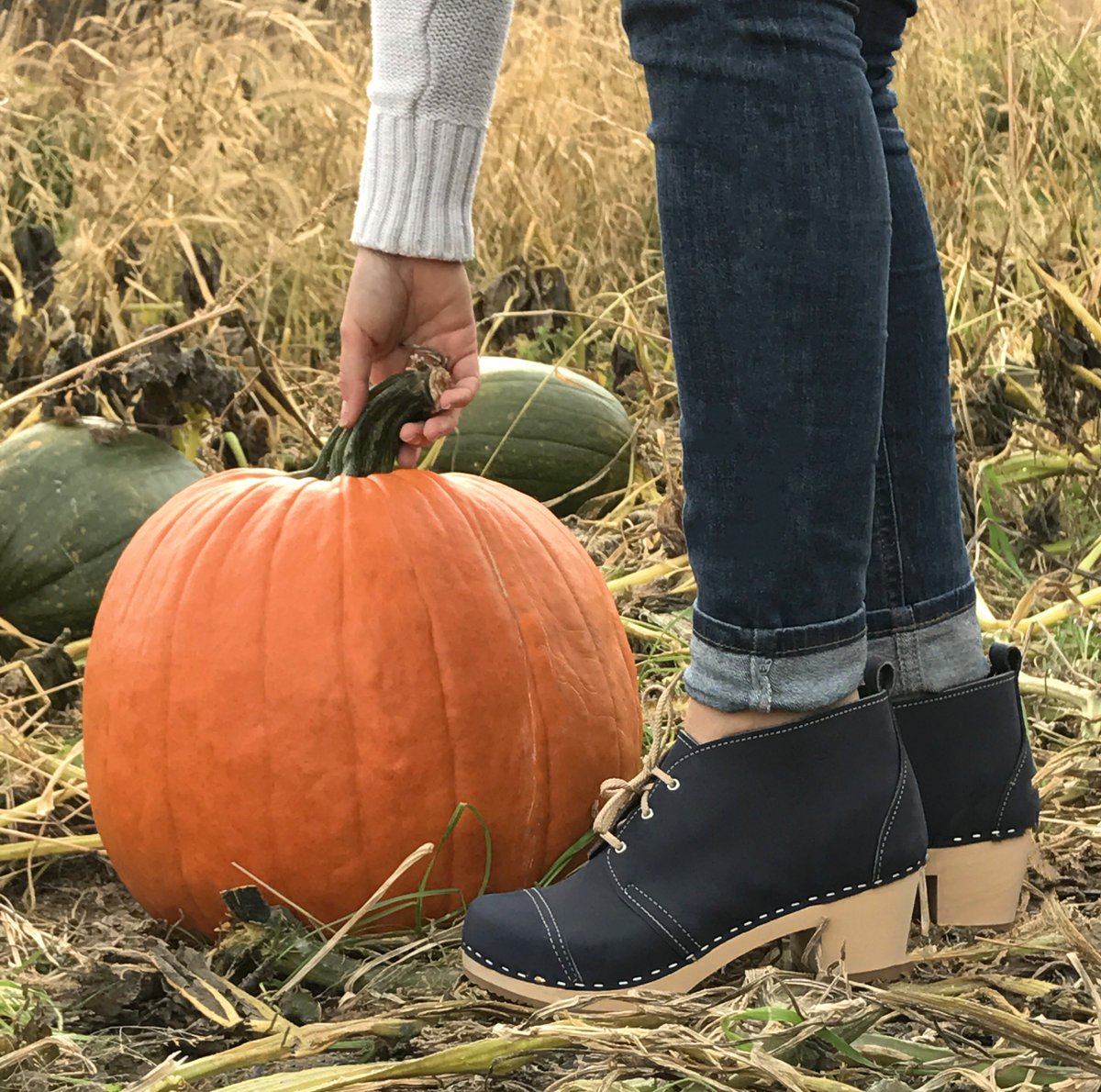sandgrenssweden's tweet photo. What do you think about our new color Navy? Check out our Fall Collection here: https://t.co/uJrLBwpa4L #sandgrensclogs #handmade #Sweden https://t.co/o7iGLsMT7m
