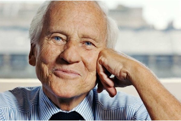 MacronardsFM's tweet image. #Dormesson a attendu l âge de 91 ans pour se rendre qu il est un #Plouc pour @NicolasSarkozy 
Il doit être heureux 😆😅😄😃😂😁😀