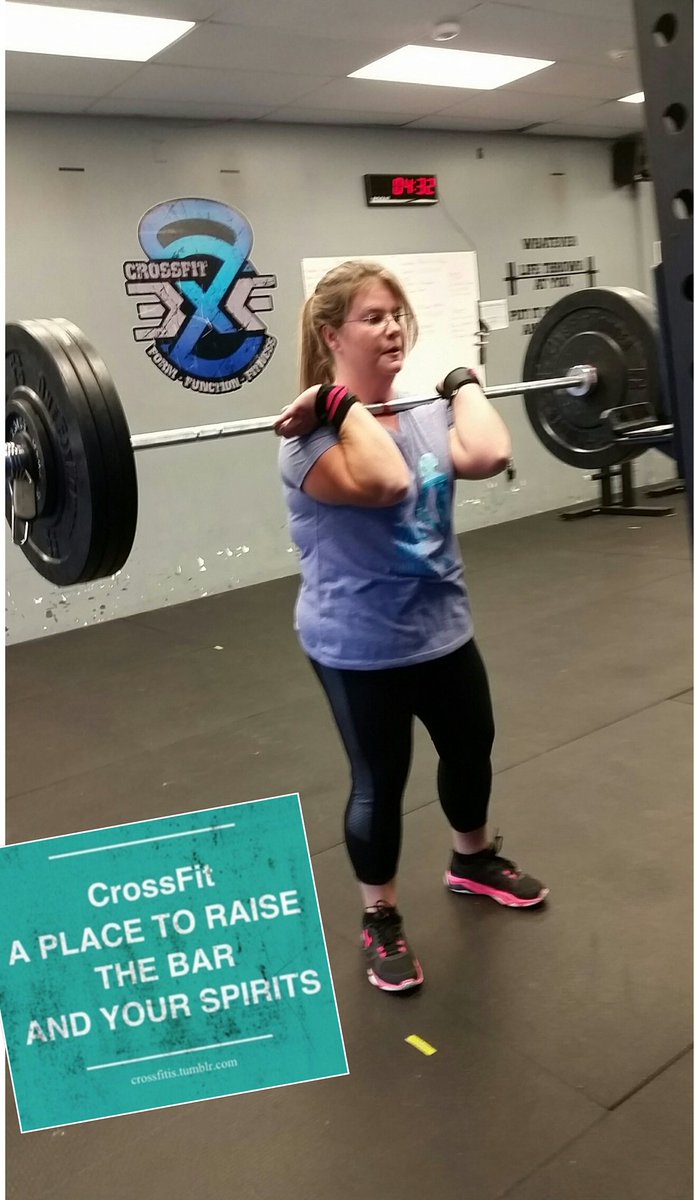 stacytruslow23's tweet photo. Love my Friday evenings at the bar! 
#personalrecord #115lbfrontsquat.
#crossfitgirl https://t.co/EFdwXlnsso
