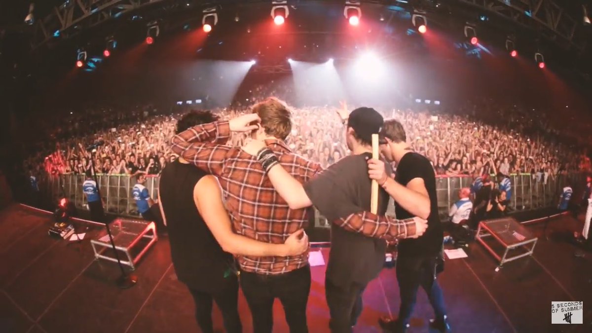 smdivinity's tweet photo. Insanely proud of you guys 💜 #SLFLAustralia @5SOS https://t.co/AH3Yik82N3