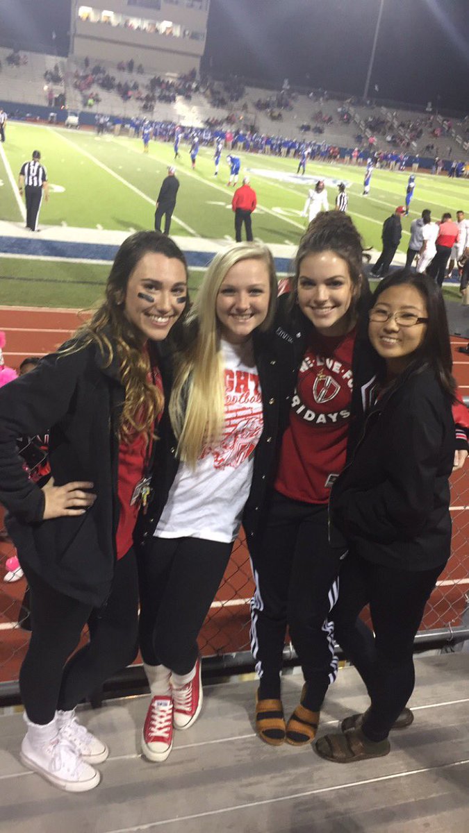 hayleysortman's tweet photo. Love Friday (K)night Lights!!!! It's a great time to be a proud Knight!!!! #HeightsTakeover β«οΈπ΄β«οΈπ΄ https://t.co/RHxkmlj1rG