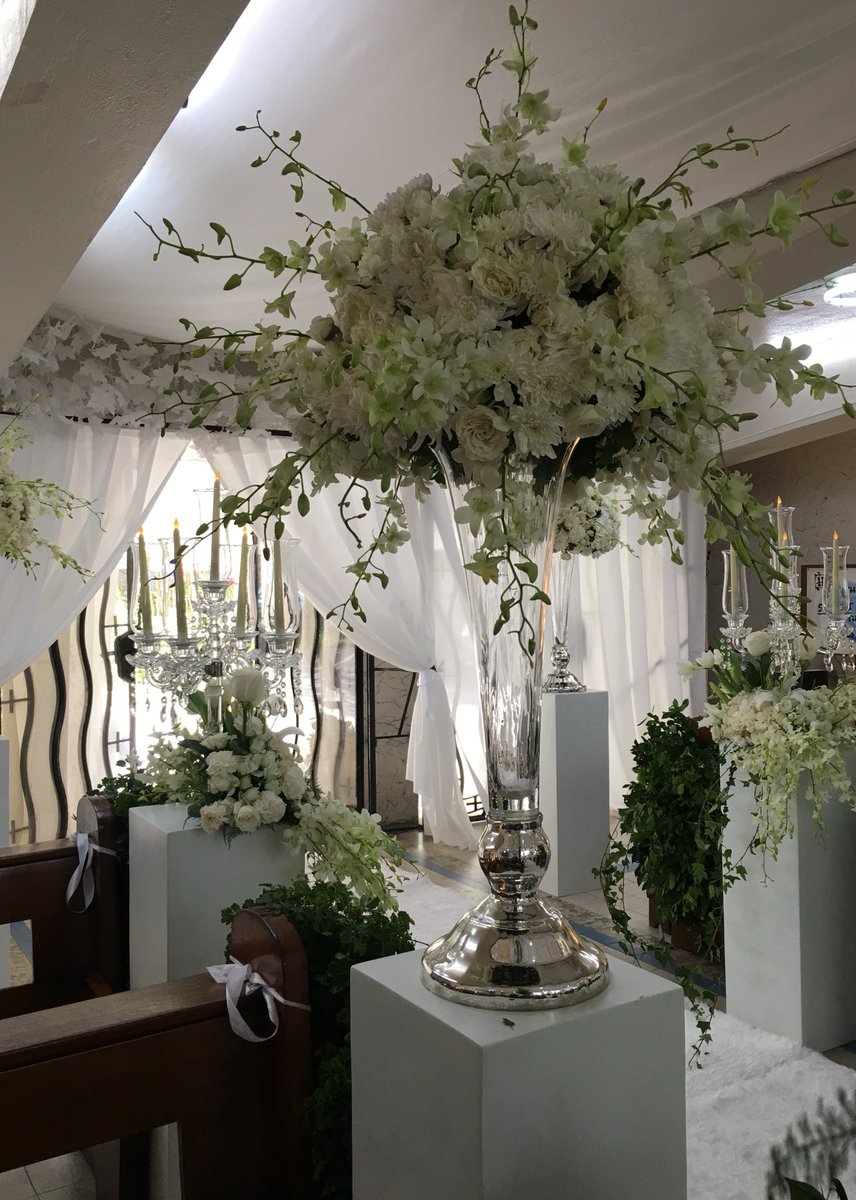 EatBulaga's tweet photo. Wedding flowers ✔️ #ALDUBWedding https://t.co/OfOMOhaZZh
