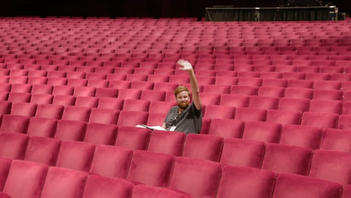 LoIFunnyPics's tweet photo. that one follower that likes all your tweets https://t.co/IEynswVlpX