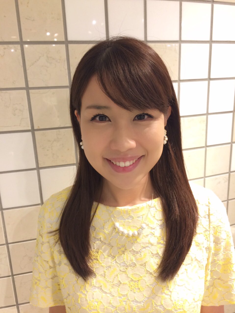 桃子 アナウンサー 伸びてきたので前髪だけカットしました 表参道で 多くの女子アナを担当している美容師さんです オシャレしてどこ行くの って 笑 T Co Lbk1qu0tpp Twitter