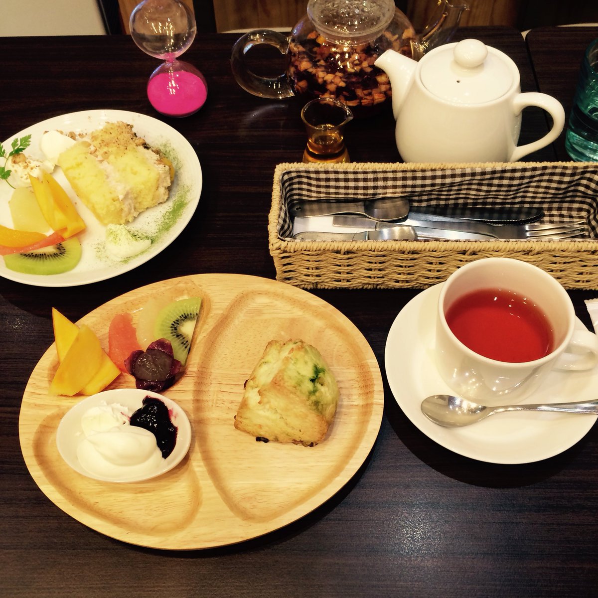 RoseBlasse's tweet photo. 昨日はまたRF caféさんへ行ってきましたー！*\(^o^)/*
あんまし時間なくてゆっくり出来なかったけど、また来れて嬉しい！ご馳走様でした！
紅茶はマンゴーオレンジを頂きました！
#rfcafe https://t.co/44fuDMyb1F