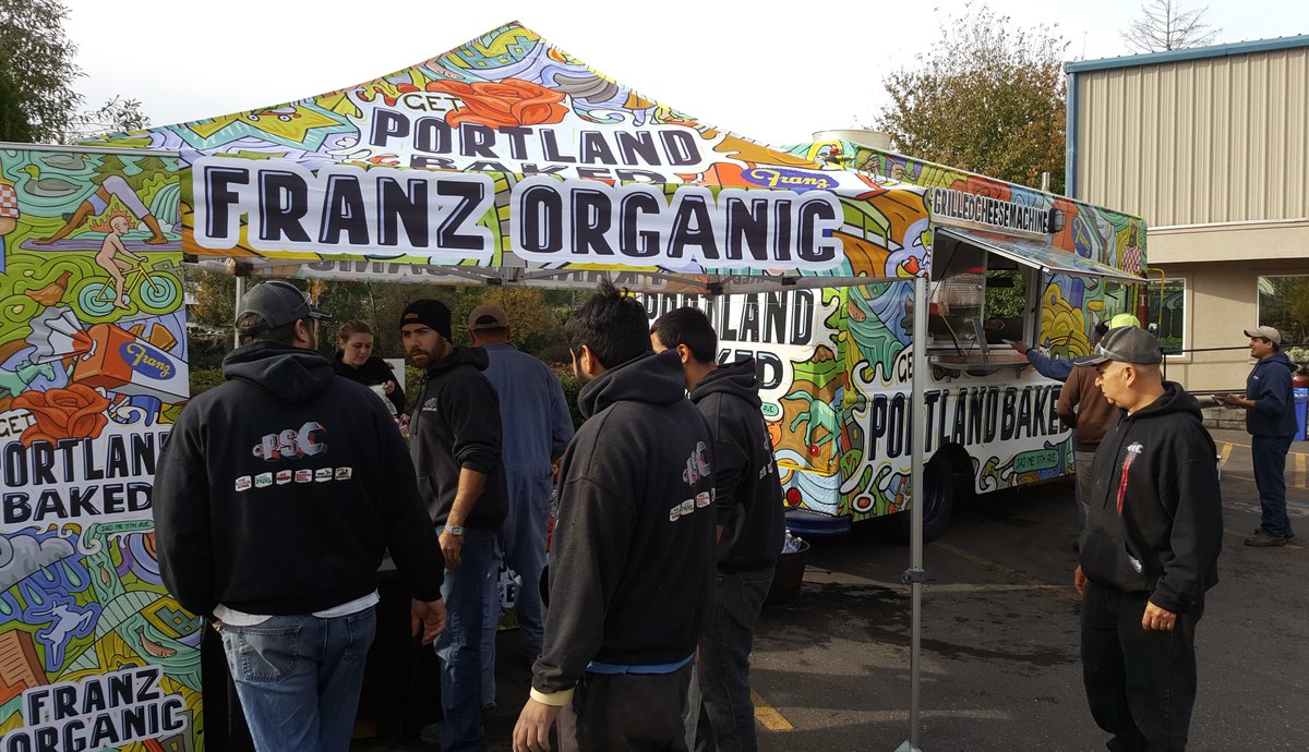 PSCgraphx's tweet photo. @FranzBakery came out with their #PDXBAKED #GRILLEDCHEESEMACHINE and fed us! Yes!!

#FeelingAppreciated #TodayWasAGoodDay #Supportland #pdx https://t.co/p0laUqyKcy