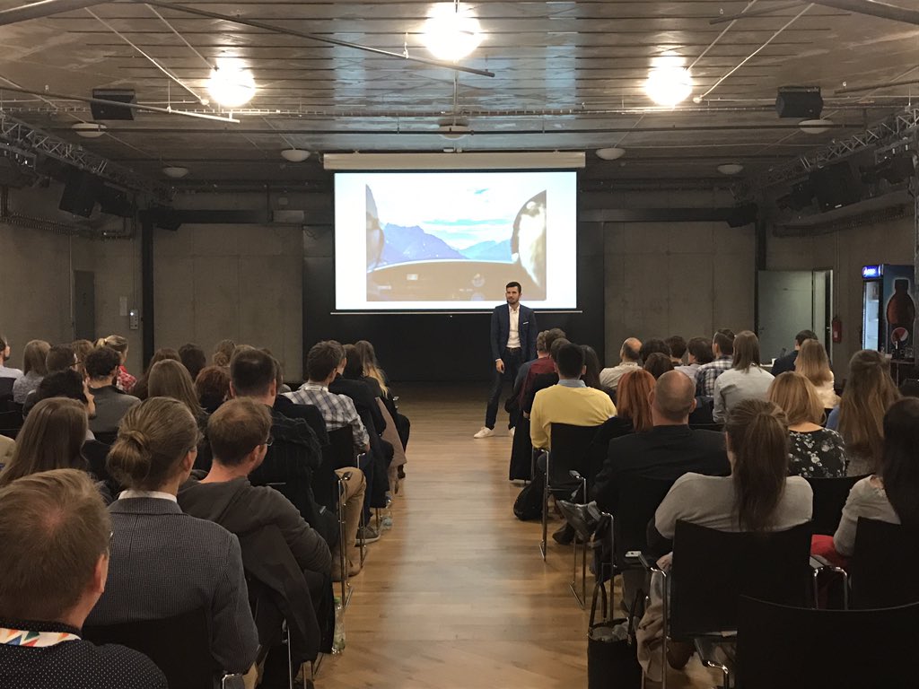 ovacopi's tweet photo. Standa a jeho luxusní cesta kolem světa nás baví :))) #ovacopi https://t.co/fMoVJLrF1b