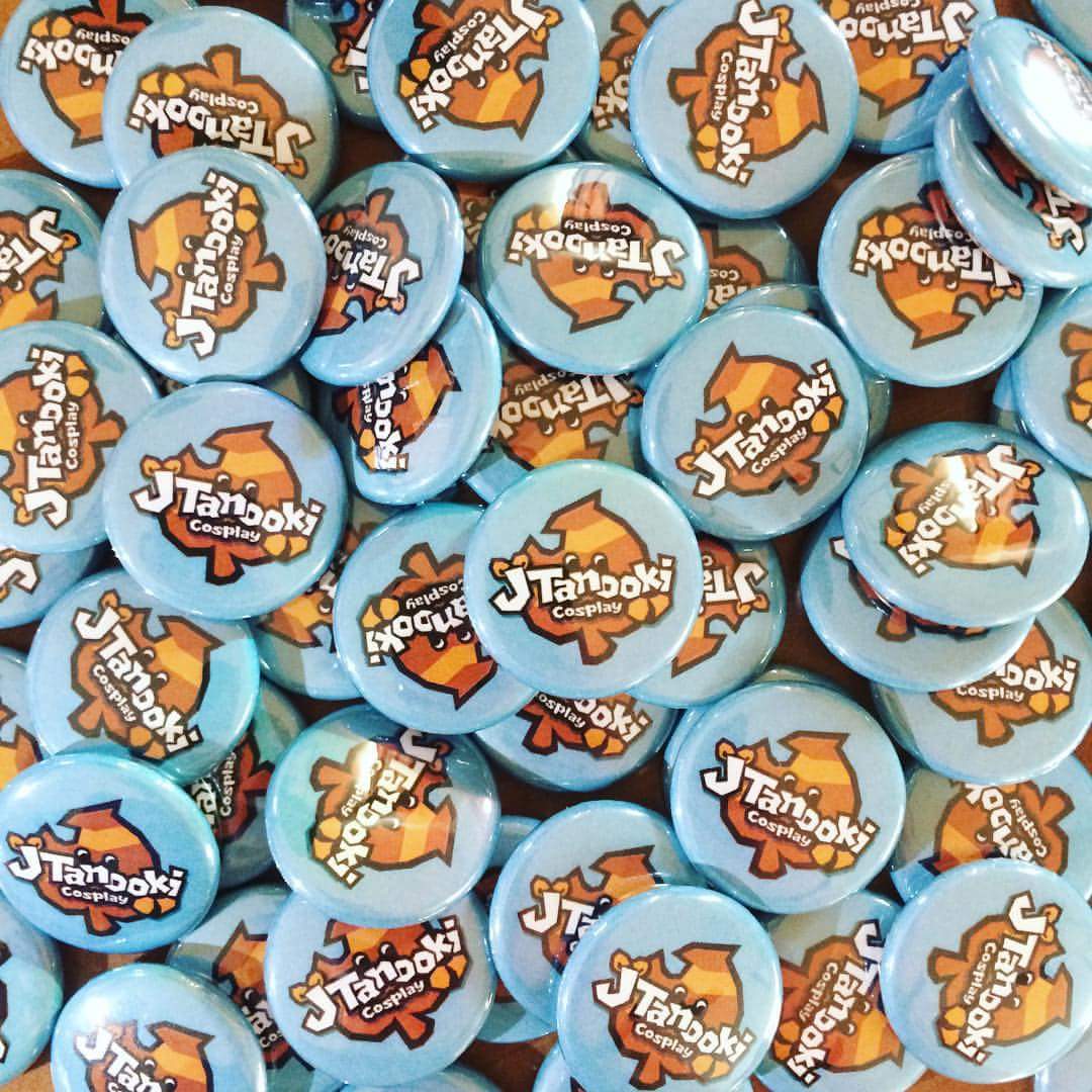 JTano0ki's tweet photo. I've got pins! Come get one at @C4Winnipeg and @AYBOnline #BaseLAN30 next weekend #c4winnipeg #cosplay #cosplayer #JTanooki https://t.co/KTwiMwWvHA