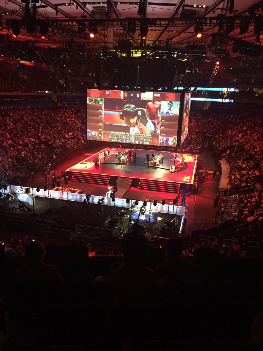 _charlesmaxwell's tweet image. 2 More games boys #sktwin #worlds2016 @lolesports #worlds