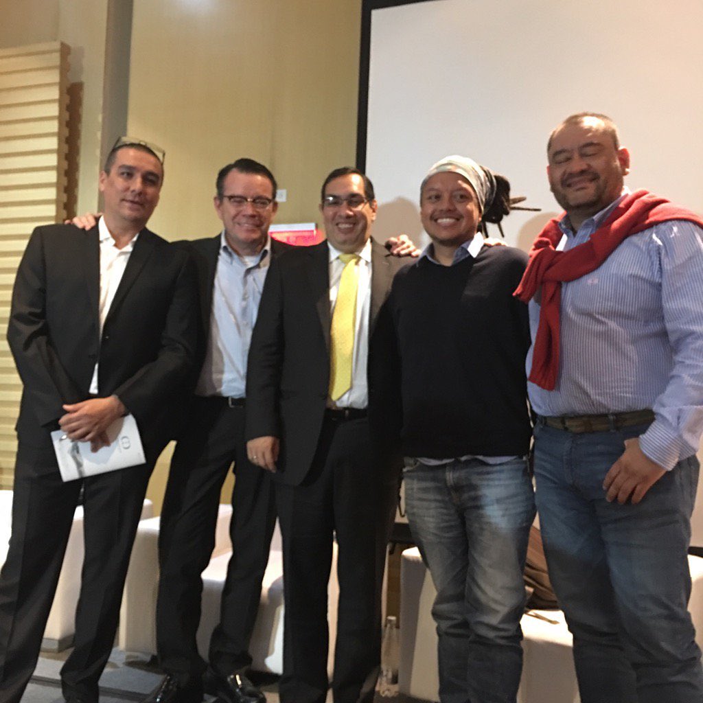 Tolaymaruja's tweet photo. Feliestripaciones a Vladdo, Matador, Mheo y Bacteria, los caricaturistas más influyentes de Colombia. En la foto con César Caballero. https://t.co/nR1z3cFdXY