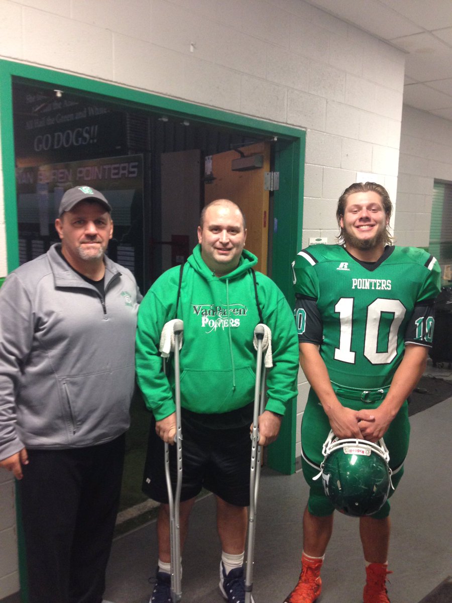 pointerfootball's tweet photo. Great having Officer Moomey with us tonight as we take on Springdale! #GreenFriday #GoDogs https://t.co/wrlkkYRCzE