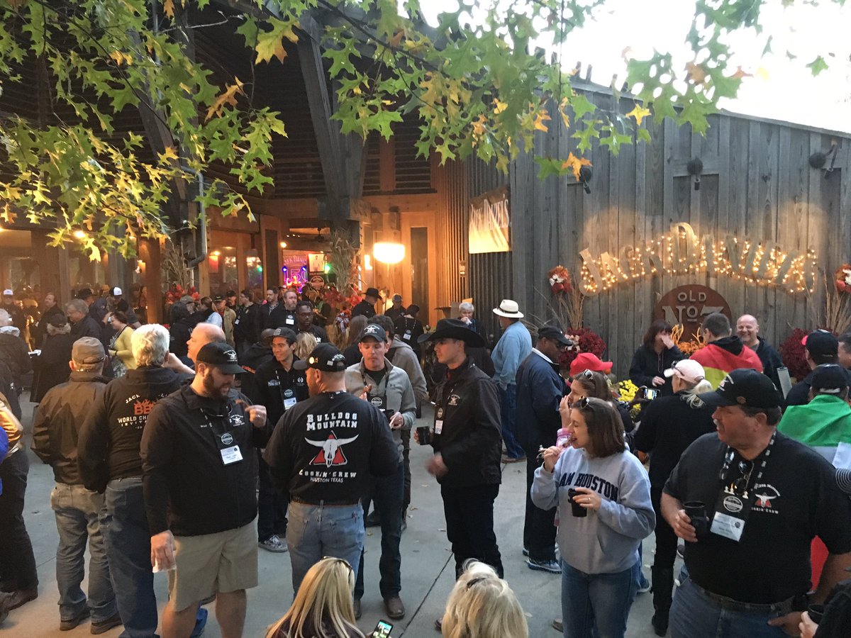 HowToBBQRight's tweet photo. Dinner at the distillery #bbqman #jack2016 https://t.co/hP5gN4Zq5R