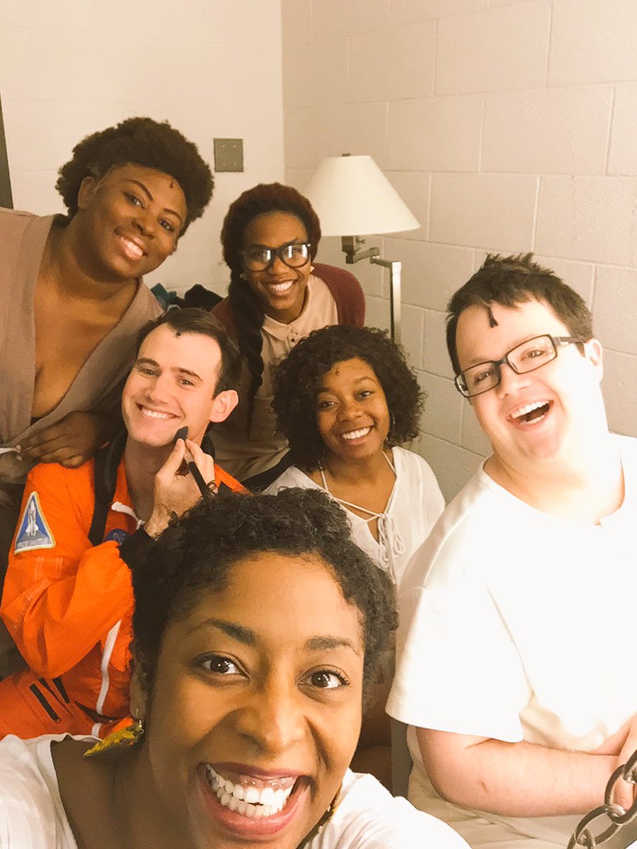 5MinuteCall's tweet image. Hey there! It's your #5MinuteCall backstage at @BookofMormon! Have a question? Tweet us using #question4!