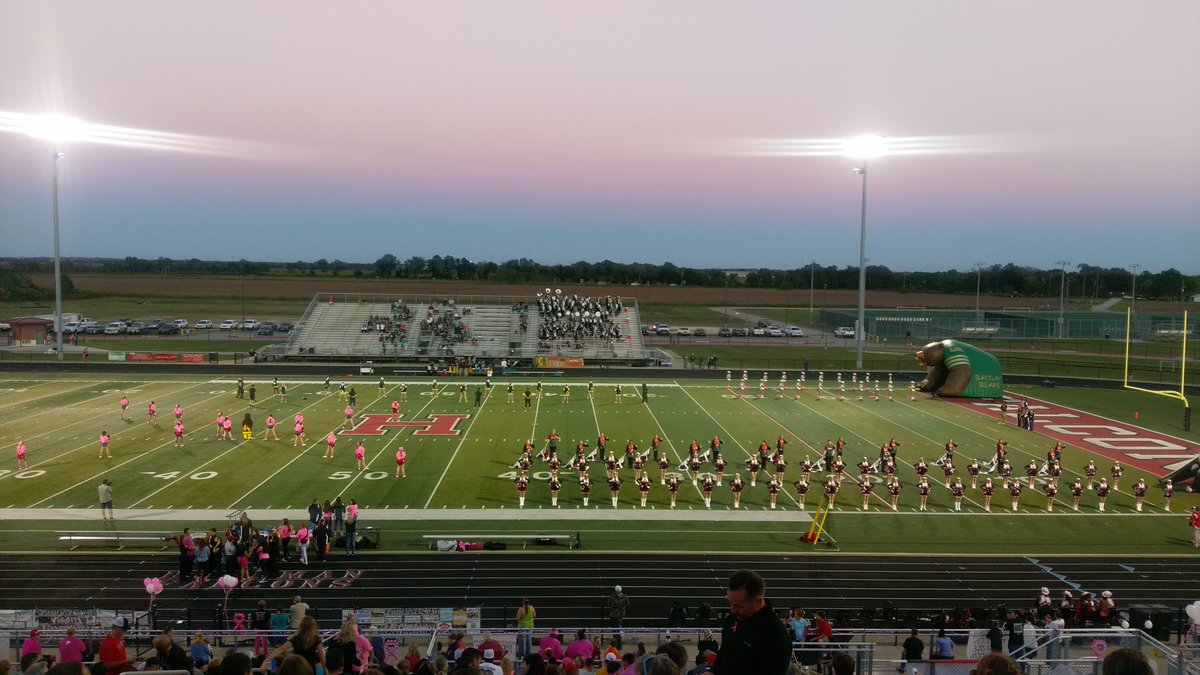 erniebreakfast's tweet photo. It's a beautiful night for being at a high school football game. #HHS #Huffman #LCMHS https://t.co/qqZ0RNNwWM