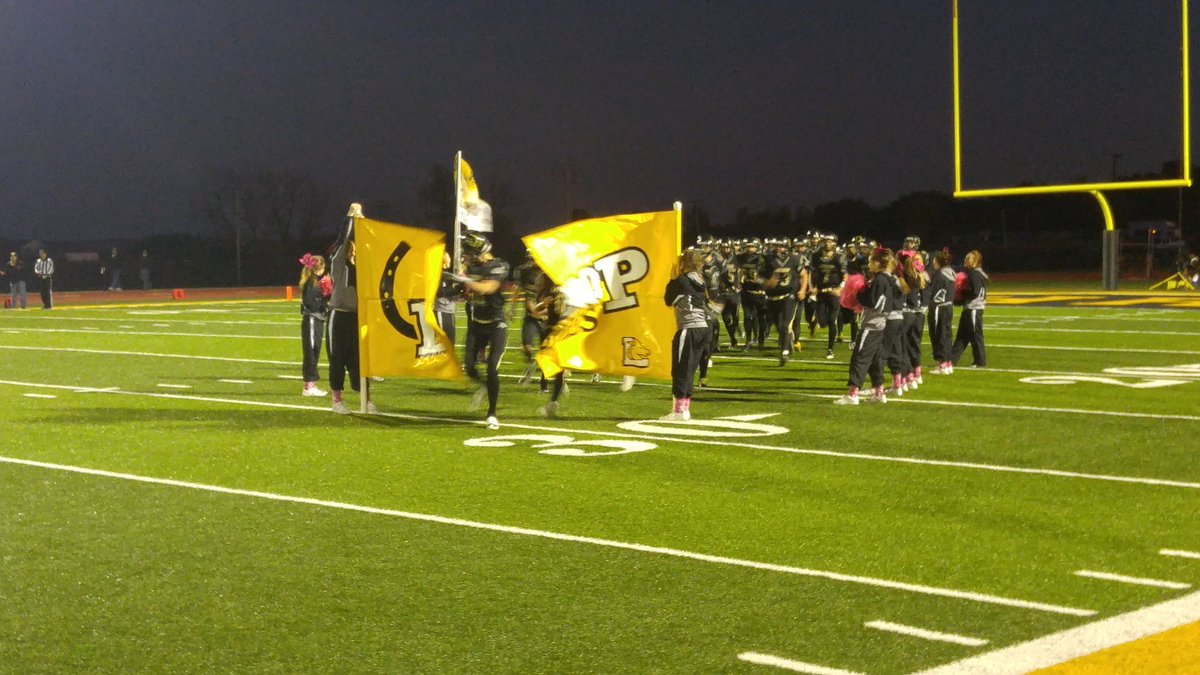 DeanLewis31's tweet photo. Drake gets the Mule flag tonight! Mule playoffs start today. #ignitemules https://t.co/5kygr8GphK