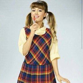DRarianagrande's tweet photo. Ariana para Hairs pray live. https://t.co/UUhNfRwMzq