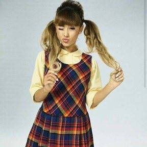 DRarianagrande's tweet photo. Ariana para Hairs pray live. https://t.co/r36naK3CeO