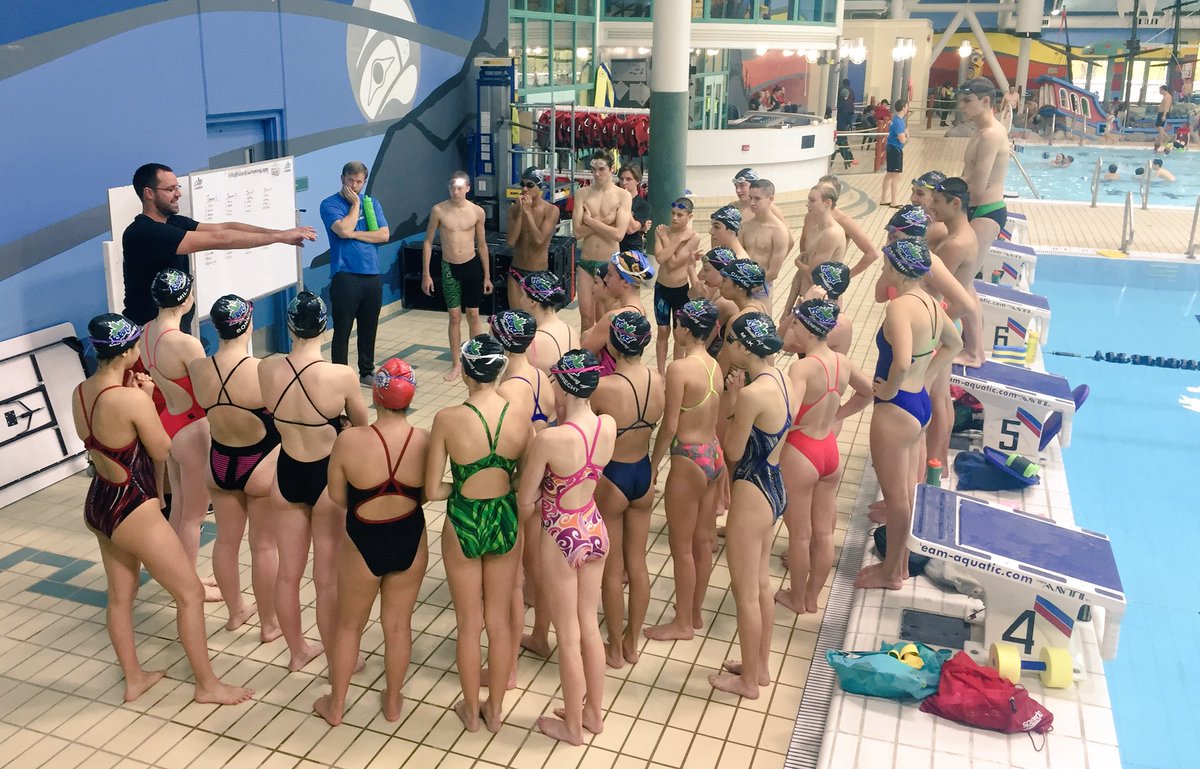 islandswimming's tweet photo. Coach Riley talking #takeovers with #CSI #SrPerformance #Senior swimmers! #FridayFunDay #GoTogether #Grit #GoIsland https://t.co/d9byfkGn1T