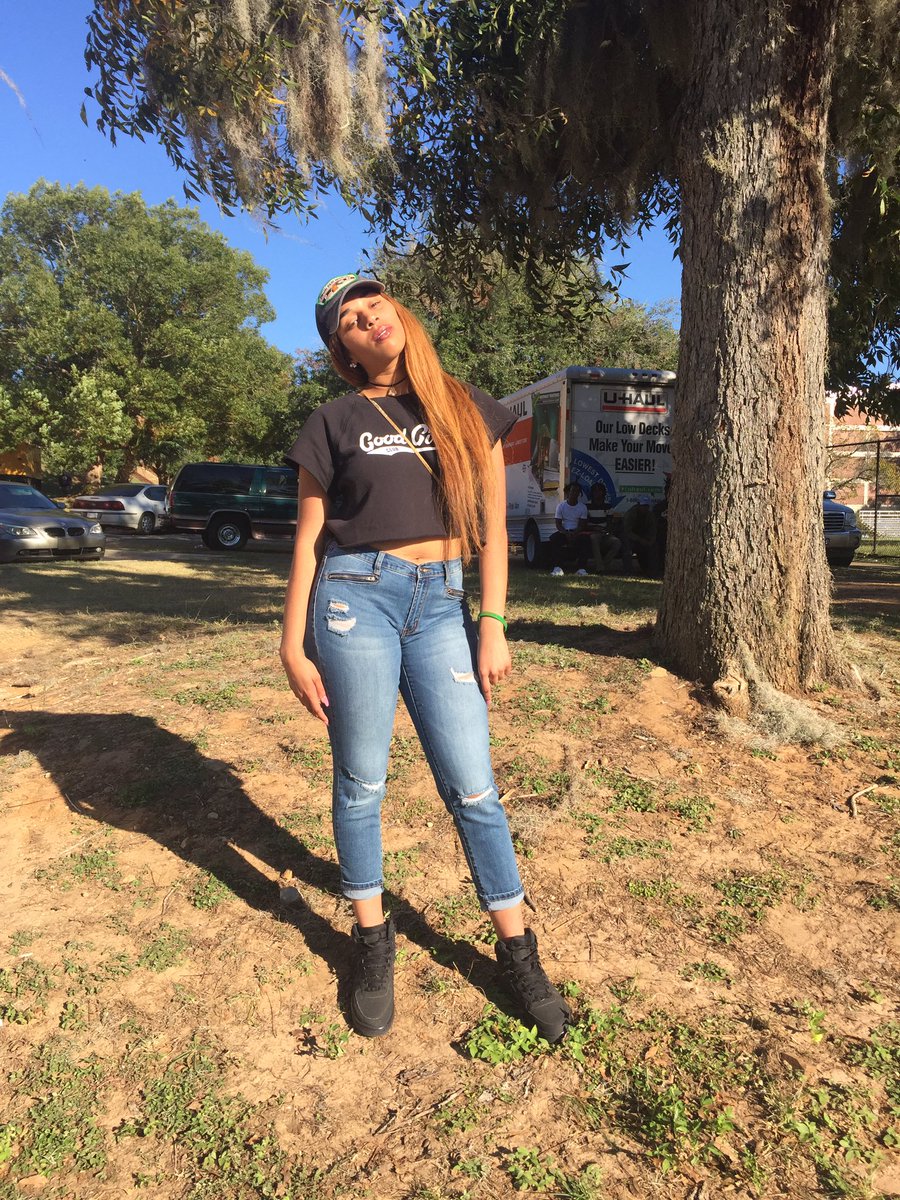 moss_thee_boss's tweet image. Lil Broward baby #setfriday