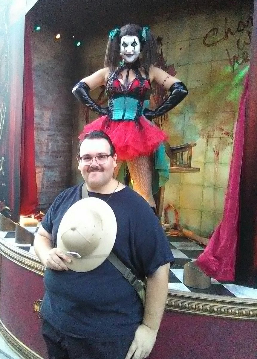 TheDisneyDrunk's tweet photo. Playing in the toy box with the Chance! 🔑 @HorrorNightsORL #HHN26 🎃 #UniversalHHN #ChanceinHell #HelpMeSheHasaKnifeToMyNeck https://t.co/ubtgNcMpKr