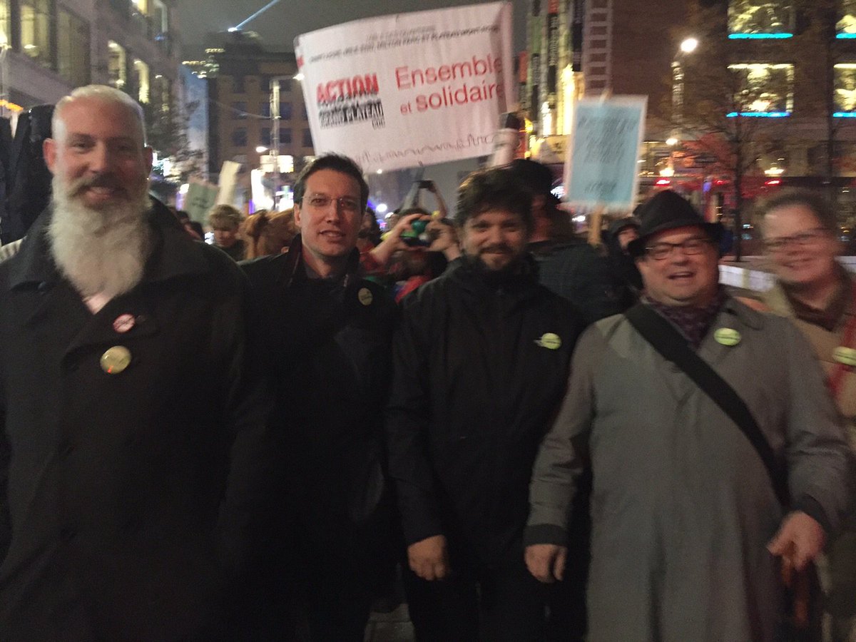 glavoie_intl's tweet photo. À "La nuit des sans-abri" avec @Hochelagaman &amp; @seazlington. L'itinérance est l'affaire de tous. Personne n'est à l'abri! #polmtl https://t.co/DExo4jml8s