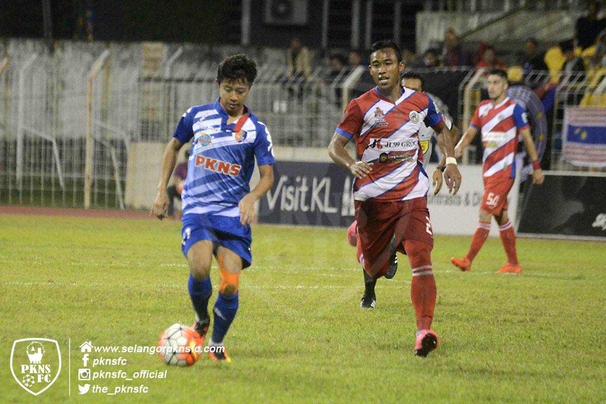 the_pknsfc's tweet photo. [3] Rangkuman aksi 100PLUS Liga Premier Malaysia antara pasukan PKNS FC dan Kuala Lumpur FA. PKNS FC menang dengan keputusan 2-0. https://t.co/js8uiLNLU1