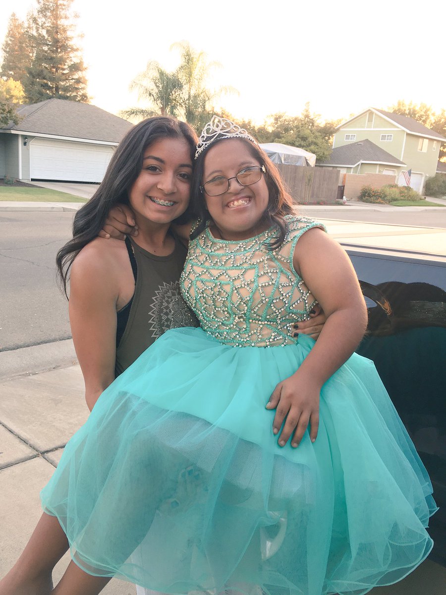 carla_duarteee's tweet photo. She doesn't need to be homecoming queen for her to be my queen..but that'd be pretty nice #hoco2k16 #selmabears 🐻💙 https://t.co/CFOpr1o7kx